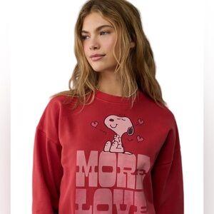 American Eagle Outfitters Snoopy logo Valentines Sweatshirt